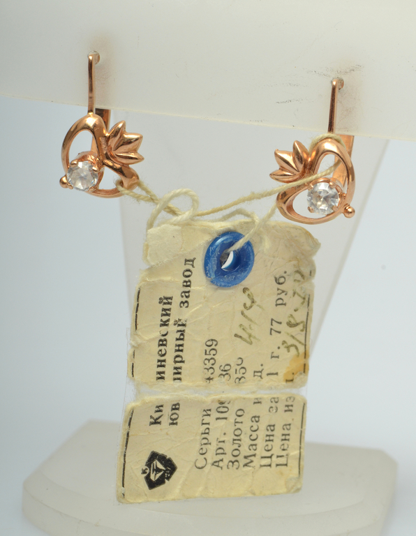 Vintage gold earrings with pheonites