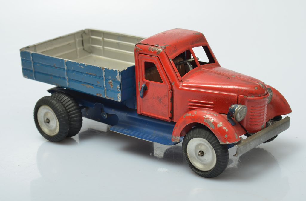 Старинный игрушечный грузовик