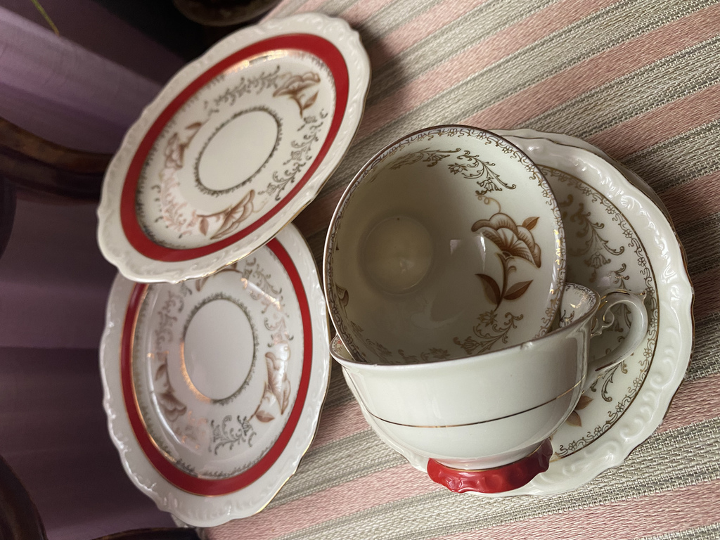 Made in Czechoslovakia Victoria service 2 cups with a saucer and snack slices, the dishes are made in a beautiful dozen