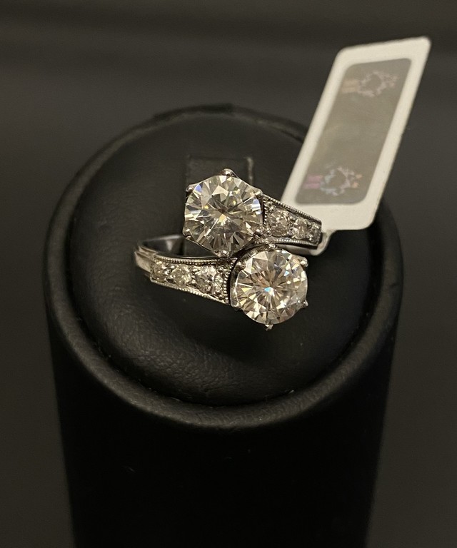 Platinum ring with diamonds and synthetic moissanites