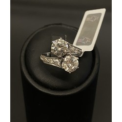 Platinum ring with diamonds and synthetic moissanites
