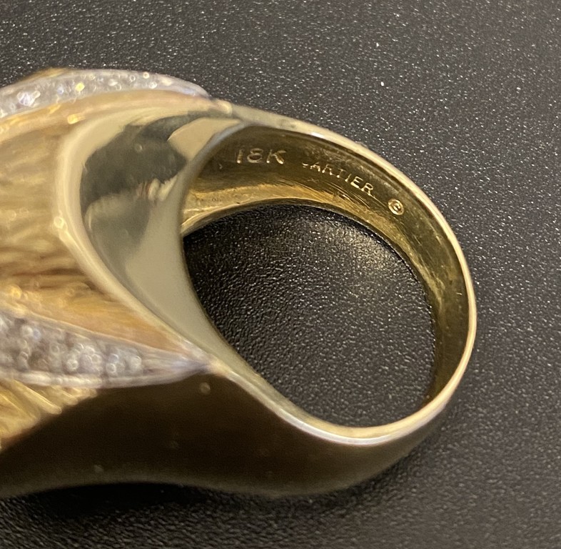 Золотое кольцо с сапфиром (корундом) и бриллиантами