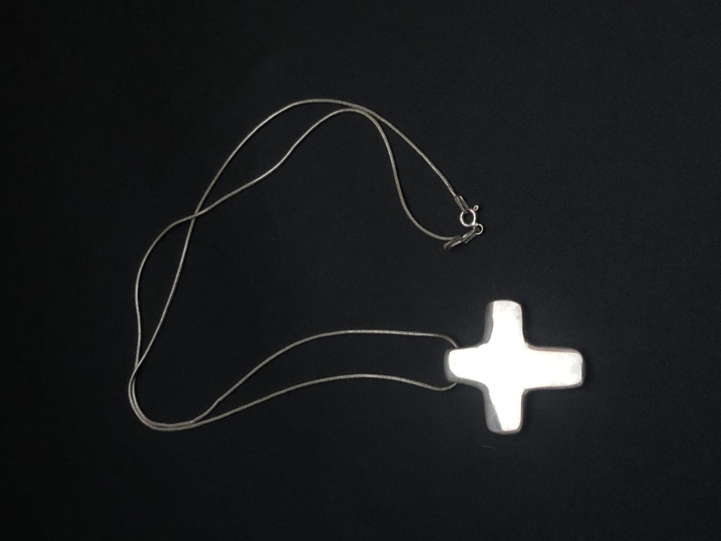 Серебряный крест CID с цепочкой