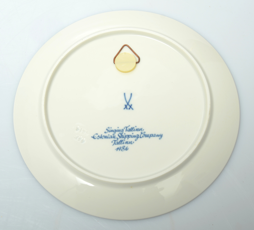 Decorative Meissen plate 