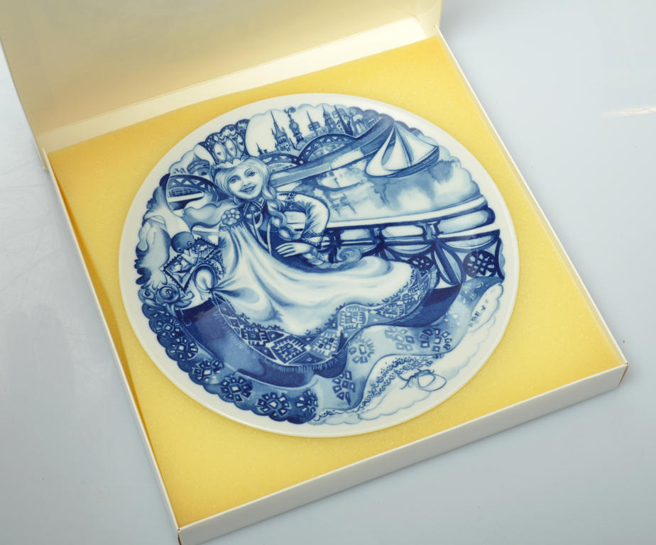 Decorative Meissen plate 