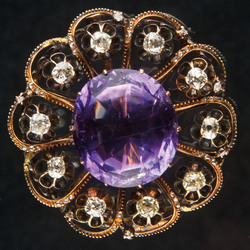 Golden brooch with diamonds and amethyst