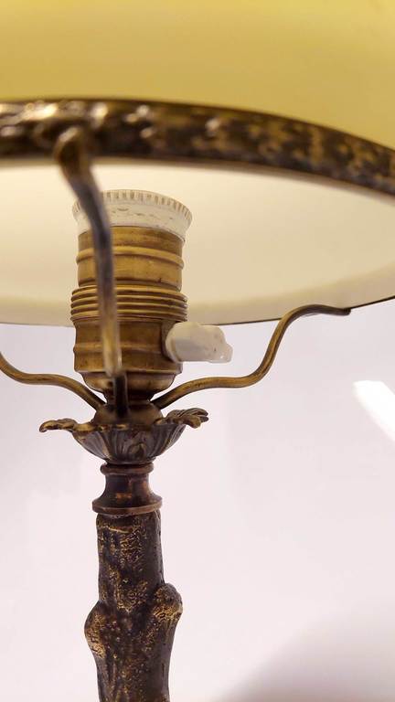 Bronzas galda lampa