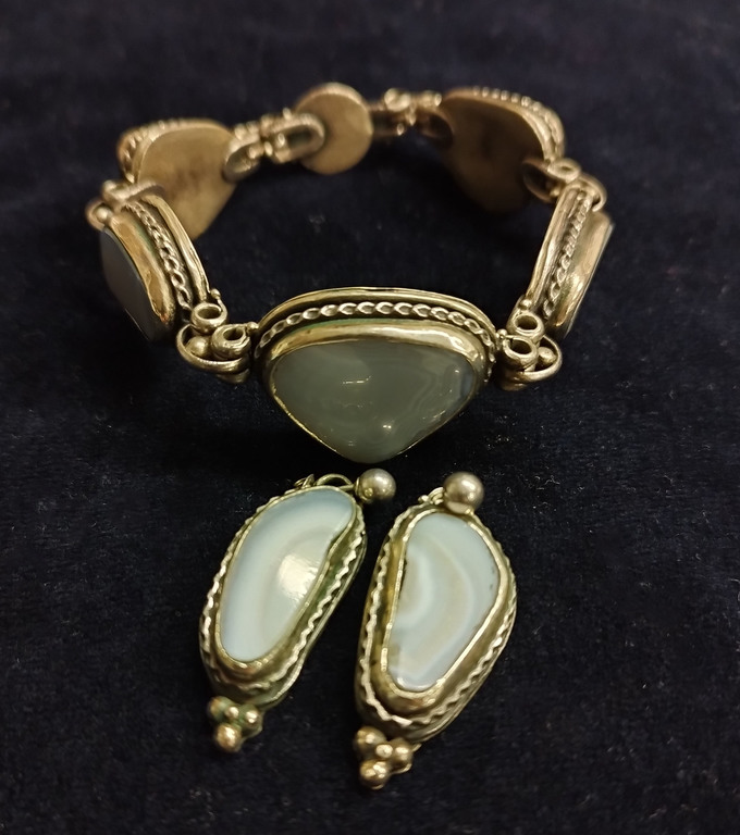Earrings and bracelet with agates