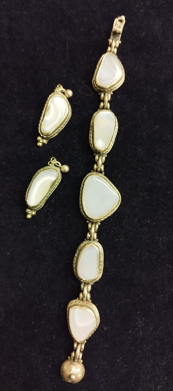 Earrings and bracelet with agates