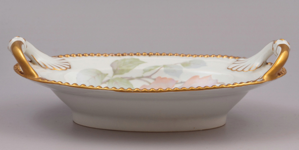 candy-bowl, porcelain, M.S. Kuznetsov manufactory(?), Riga (Latvia), the 20-30ties of 20th cent., 22.7 x 15.8 cm, h 6.9 cm, without hallmark