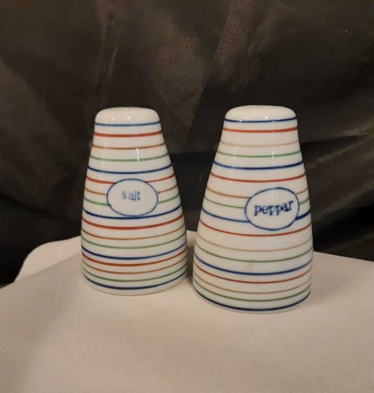 Salt and pepper shaker, hand painted, 10 cm, porcelain