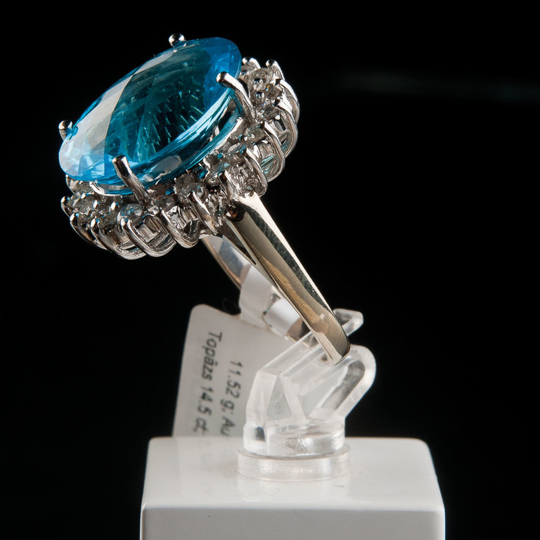 Golden ring with diamonds and topaz