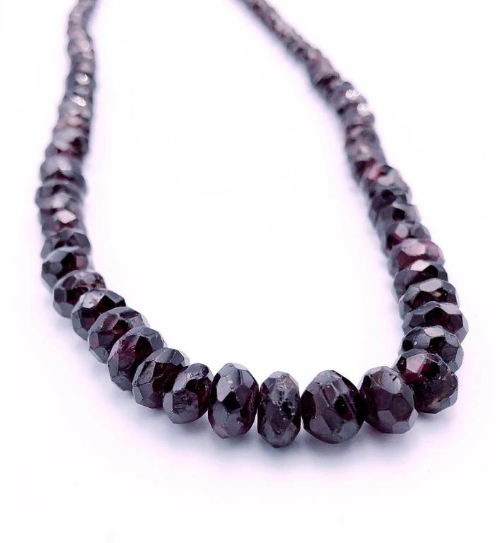 High-quality Bohemian garnet beads with a gold clasp