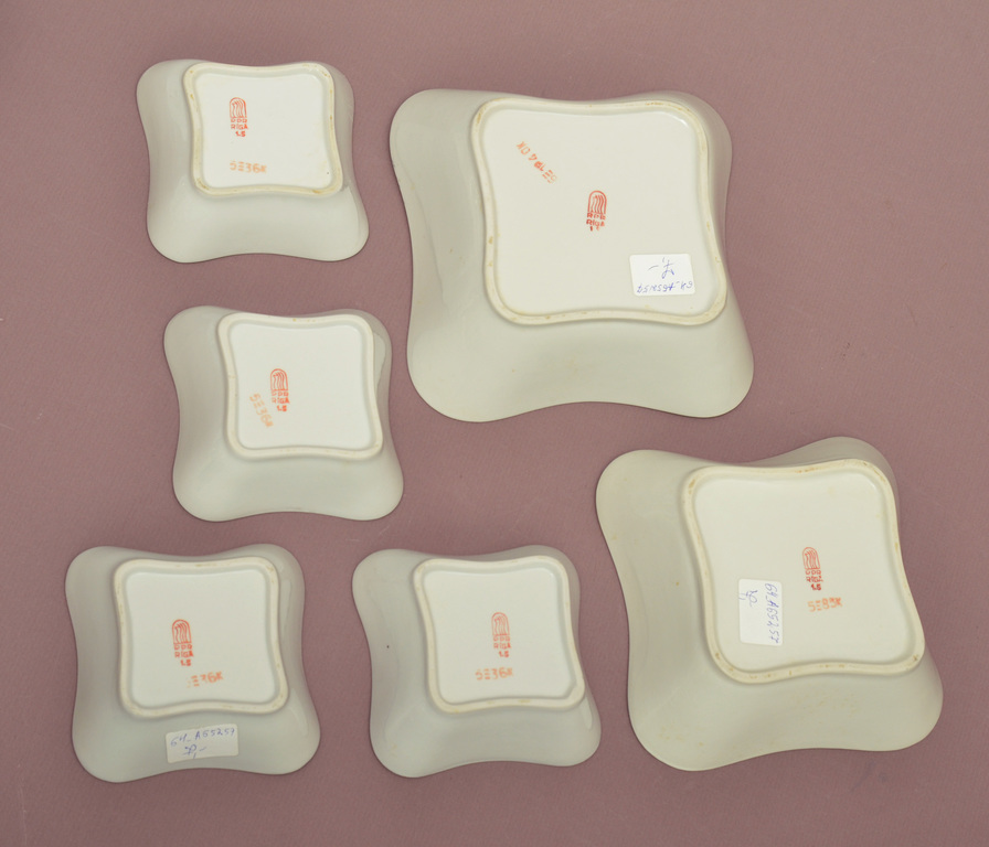 Porcelāna servējamo trauku komplekts (2+4 gab)