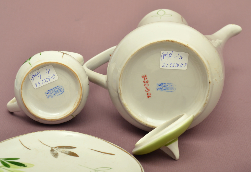 Parts from the STELLA tea set