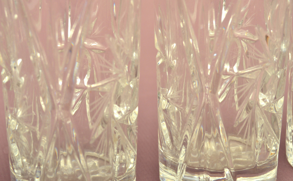 Набор из четырех хрустальных стаканов с этикетками