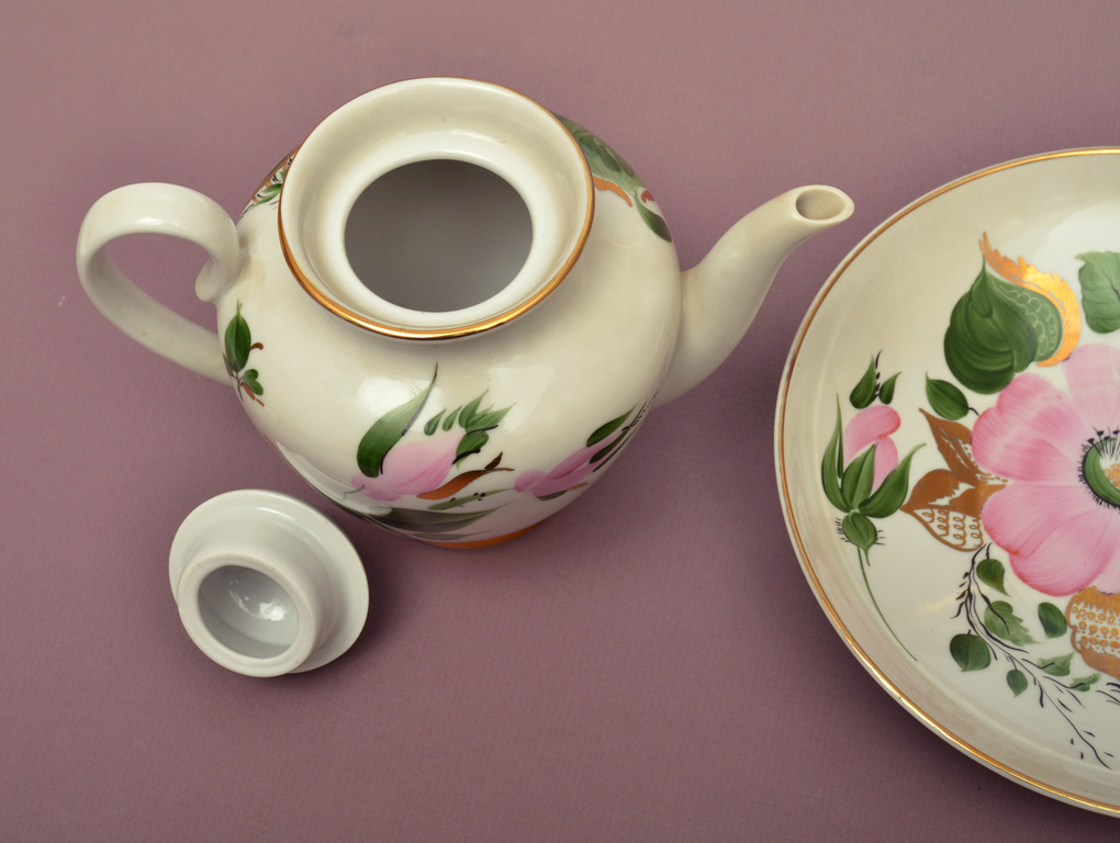 LFZ teapot and serving plate