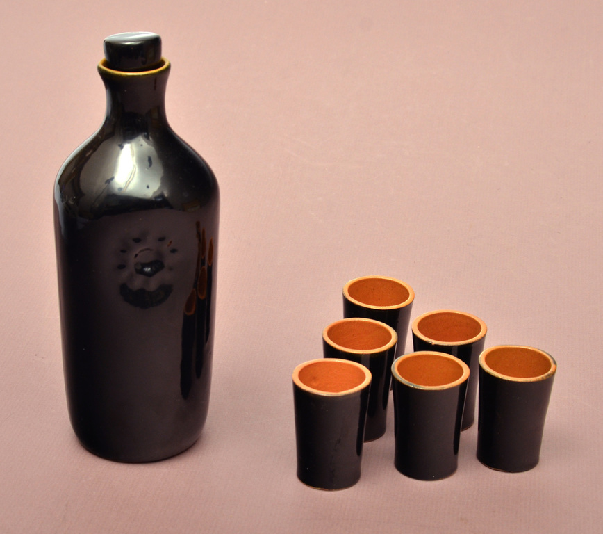 Ceramic decanter with six glasses and original label