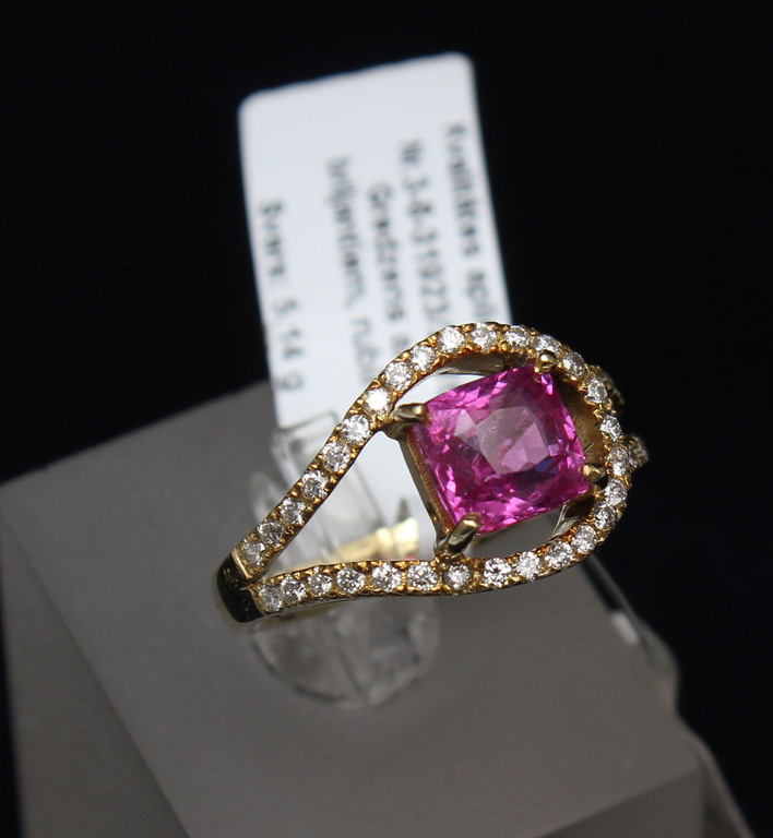White gold ring with diamonds and ruby