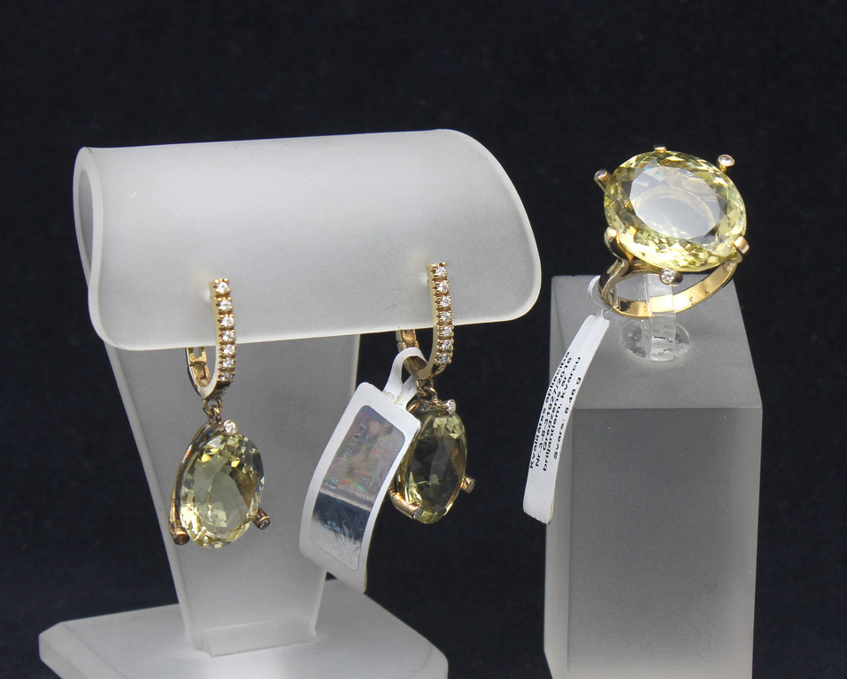 Gold jewelery set 