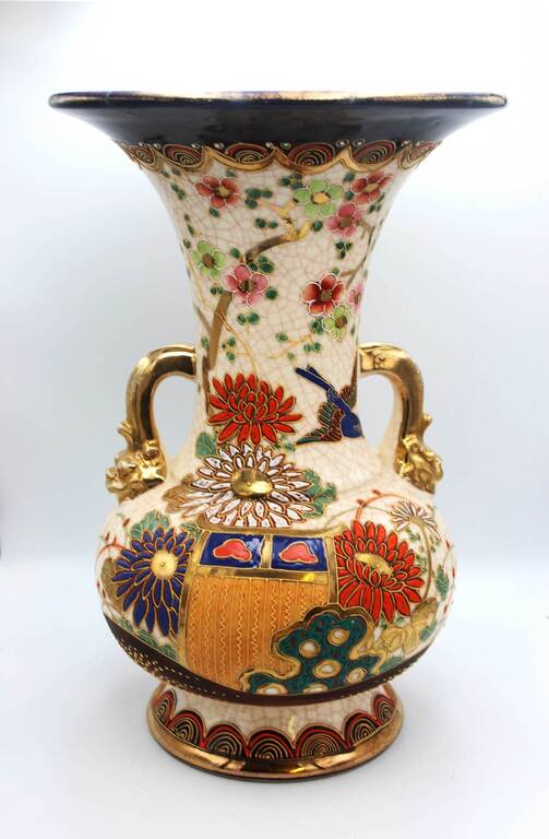 Фаянсовая ваза с позолотой и росписью