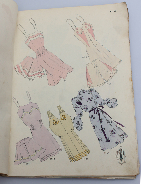 Журнал ''Красивая и элегантная зимняя мода 1943 года''