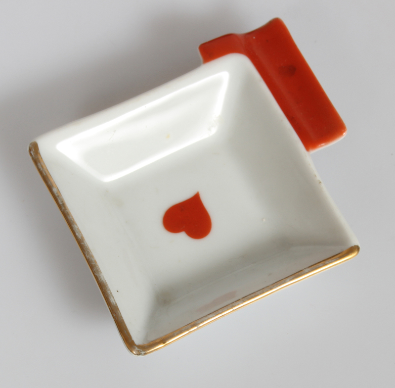 Porcelain ashtrays with a card motif (4 pcs.)
