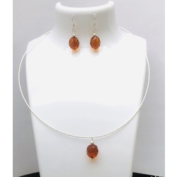 Silver necklace and earrings. Natural amber with diamond cut.