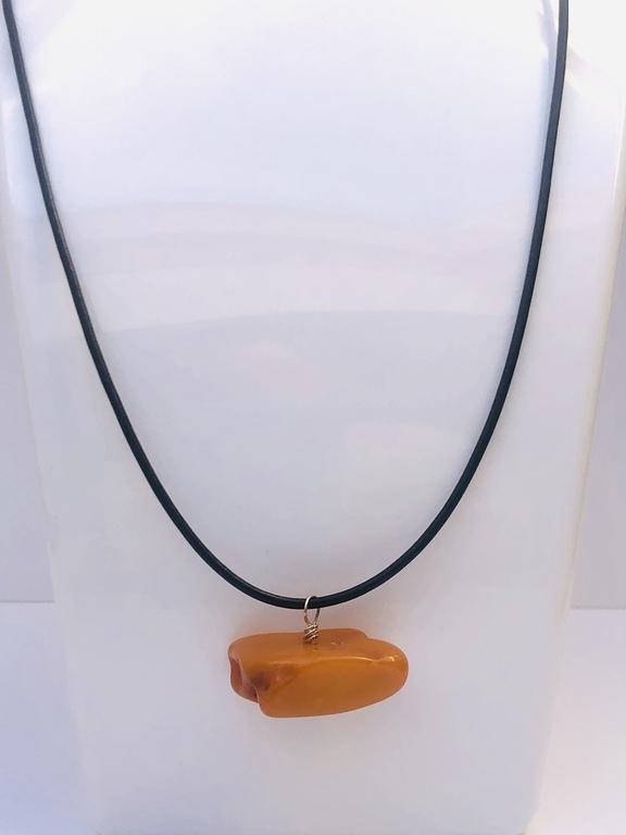 Vintage Amber pendant leather necklace with silver clasp.