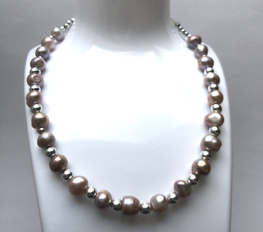 Natural pearl necklace