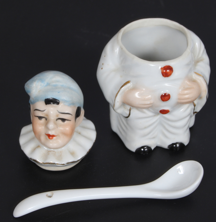 Porcelain spice bowl with spoon