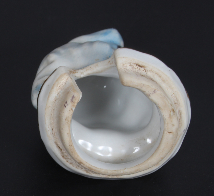 Porcelain spice bowl with spoon