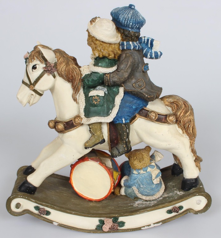 Porcelāna kompozīcija ''Zirgs ar bērniem''