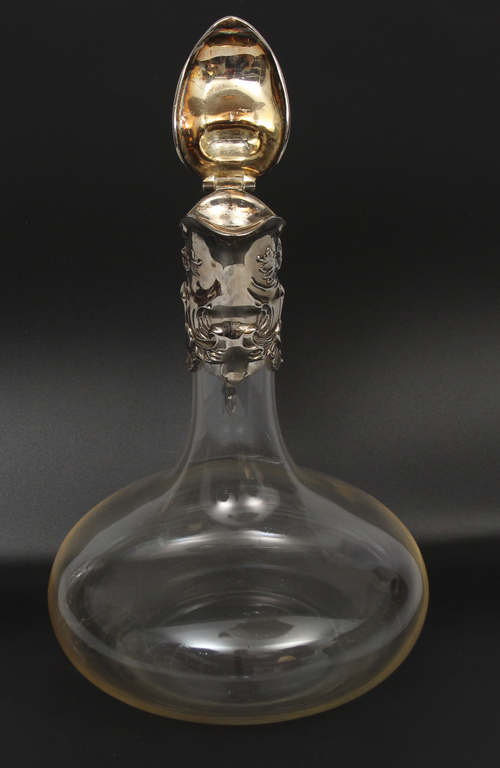 Wine decanter with silver-plated metal finish