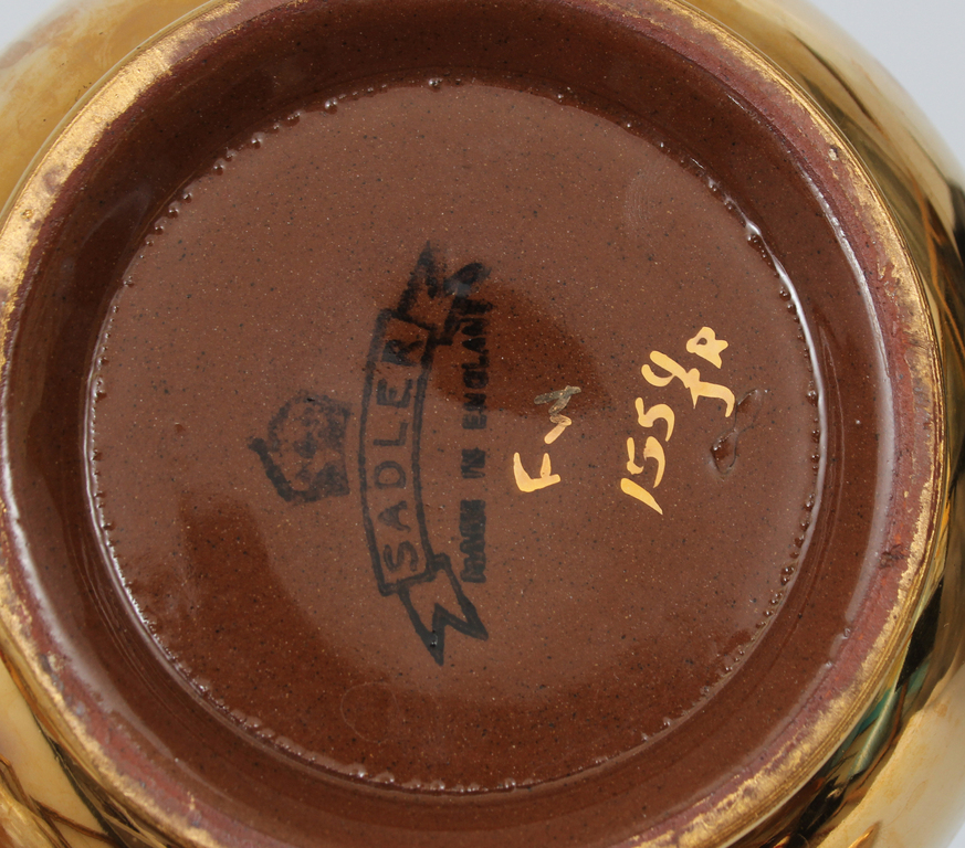 Ceramic teapot with lid
