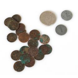Набор разных монет (27 штук).