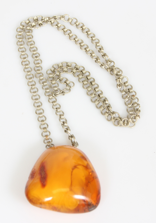 Two amber pendants with chain and two amber buckles