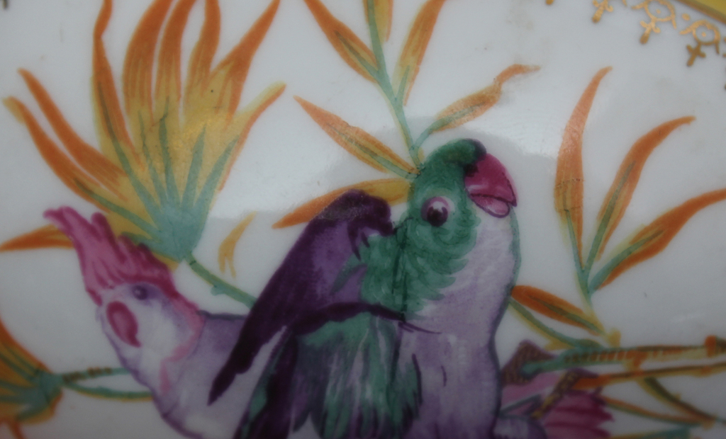 Porcelain box/chest with lid ''Bird''