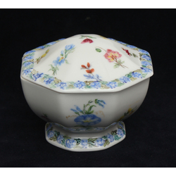 Porcelain casket with lid 
