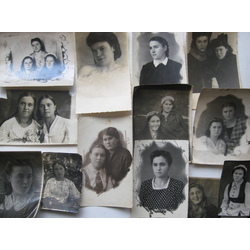 Sieviešu fotogrāfijas.  XX gadsimta 30-40 gadu (13 fotogrāfijas)