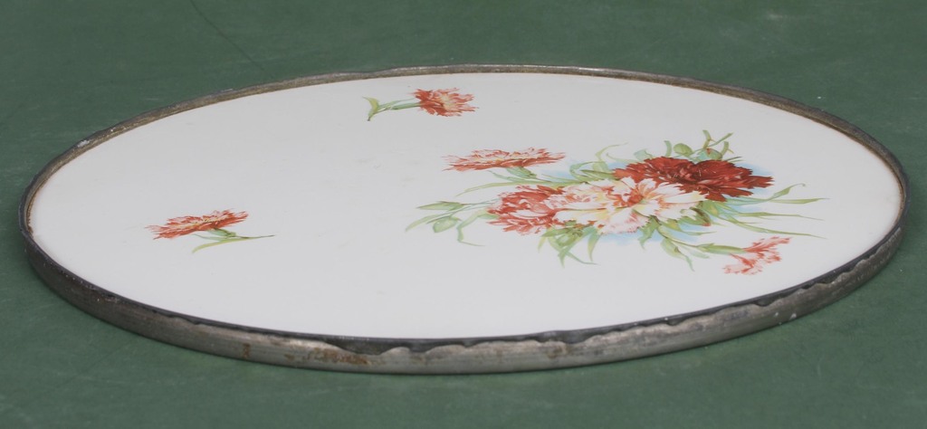 Porcelain tray with metal finish