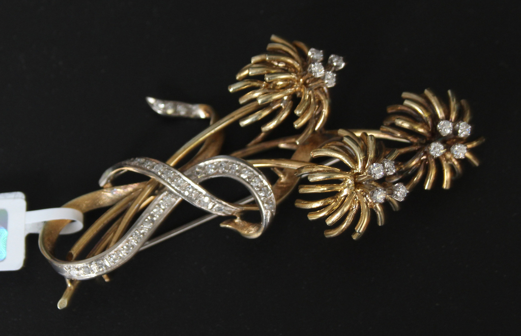 Gold alloy brooch with diamonds