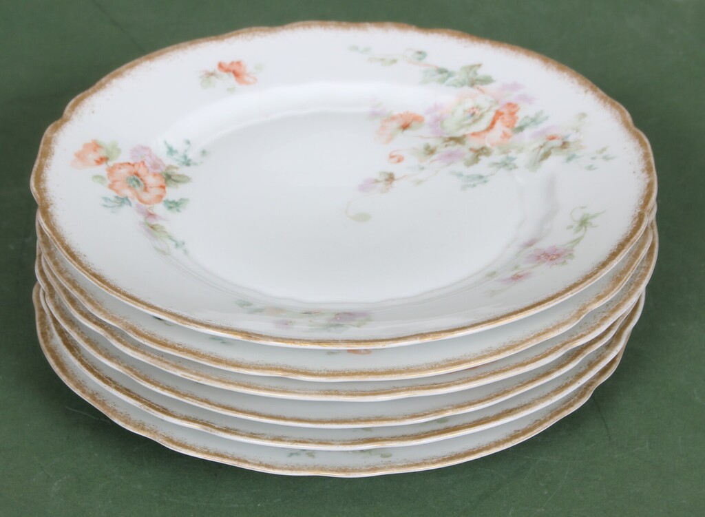 Фарфоровые тарелки с деколью и росписью 