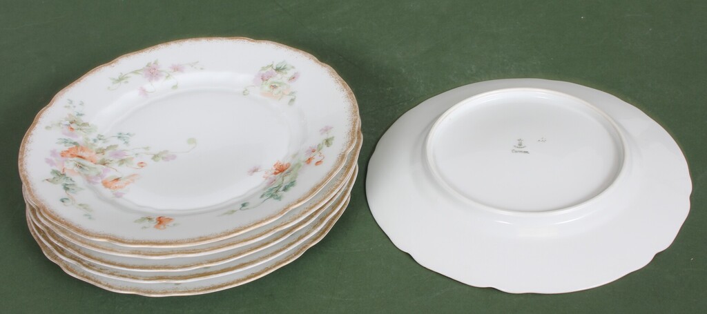 Porcelain plates with decal and painting 