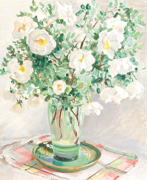 Rosehip in green vase