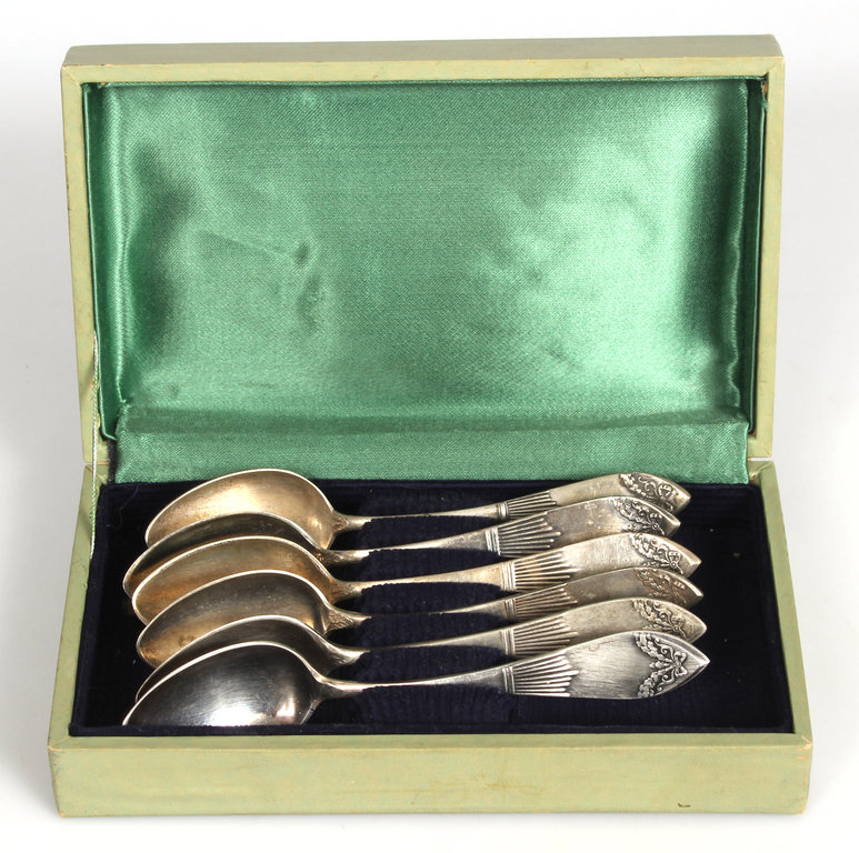 Alpaca spoons (6 pcs) in a green box