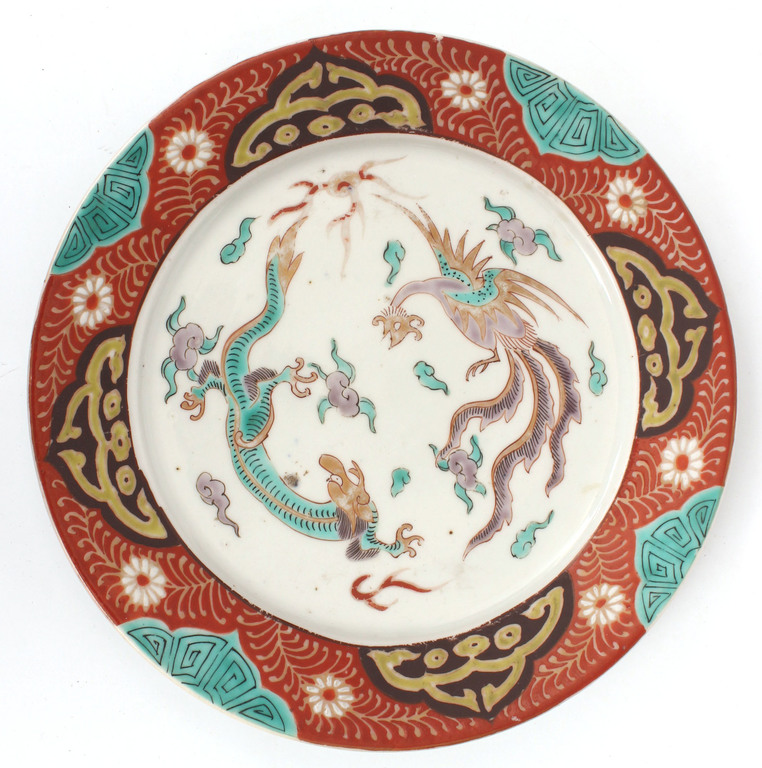 Фарфоровая тарелка с драконами 