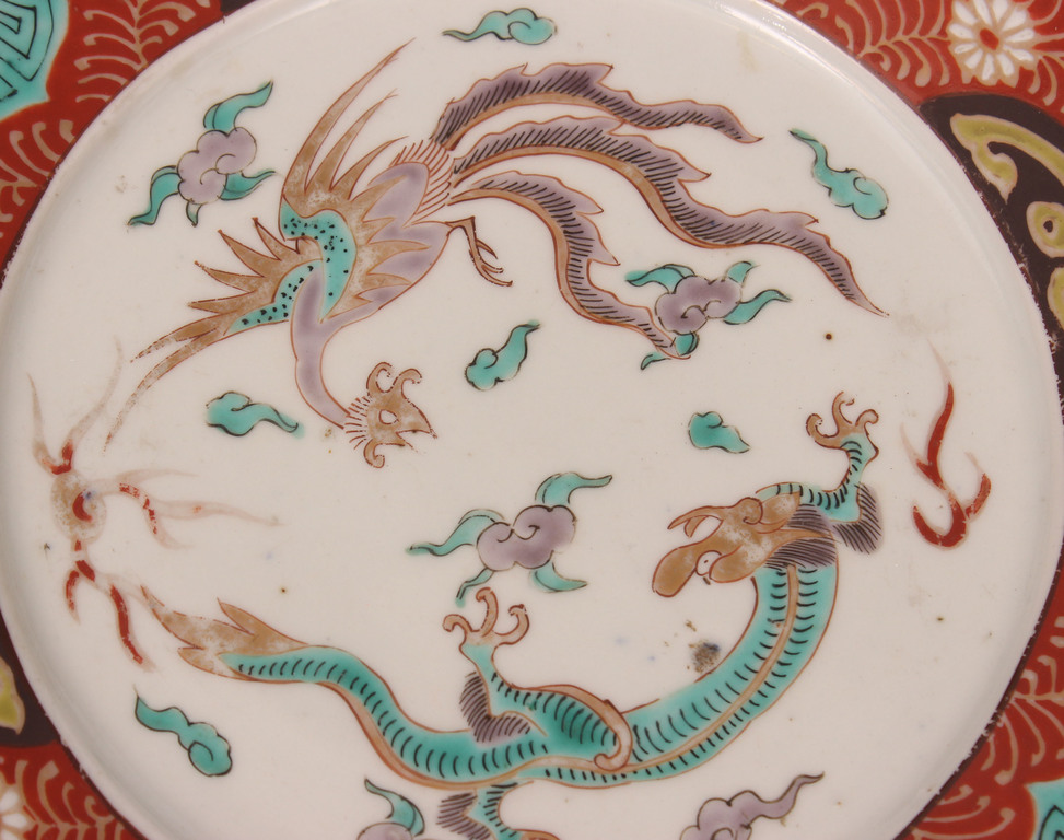 Фарфоровая тарелка с драконами 
