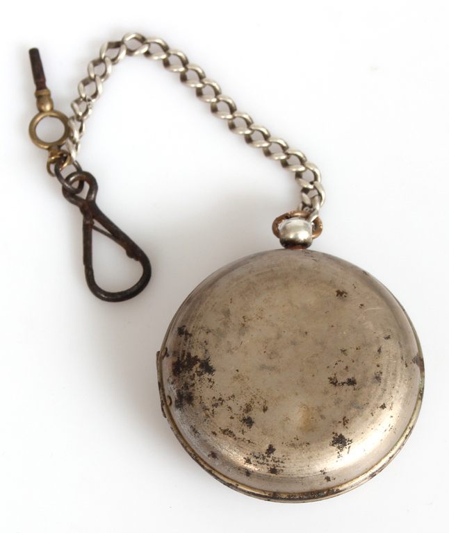 Серебряные карманные часы с оригинальным корпусом