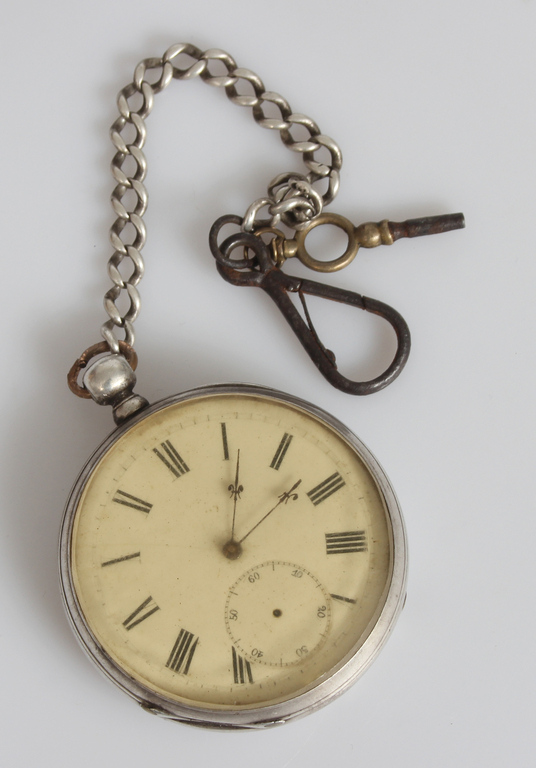 Серебряные карманные часы с оригинальным корпусом
